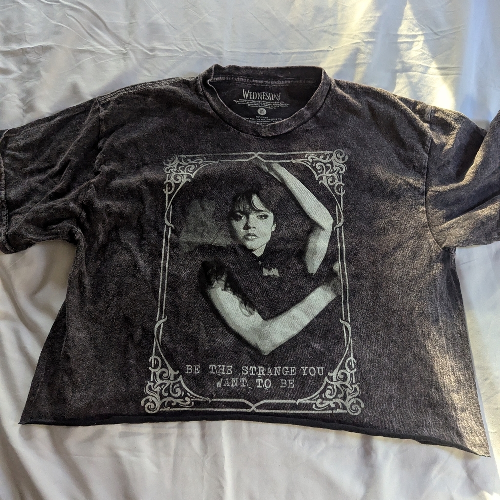 Disney Women's Medium Wednesday Adams Graphic Print Short Sleeve Crop‎ Top
